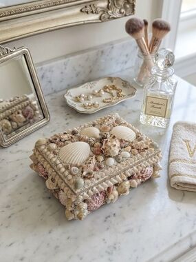 Seashell Embellished Decorative Jewelry Box - Cream and Pink